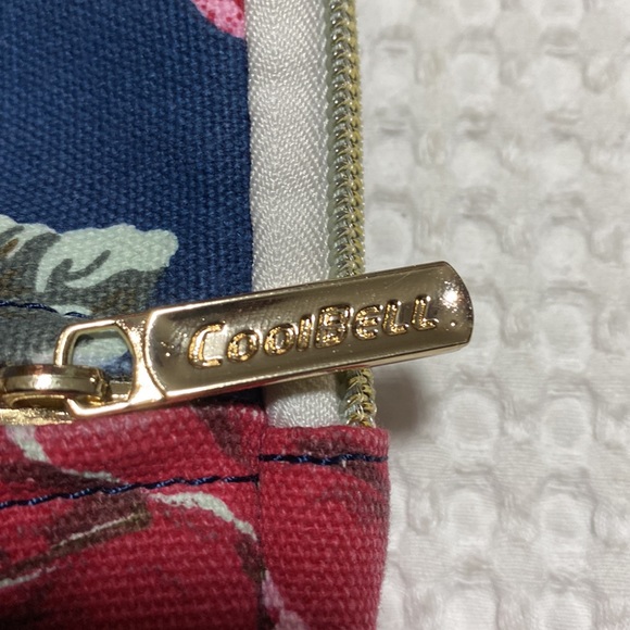 CoolBell Small Zippered Padded Laptop Tablet iPad Case-Red & Pink Roses Floral. - Picture 9 of 10